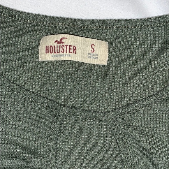 NEW HOLLISTER KEYHOLE CROP TOP - Picture 2 of 2
